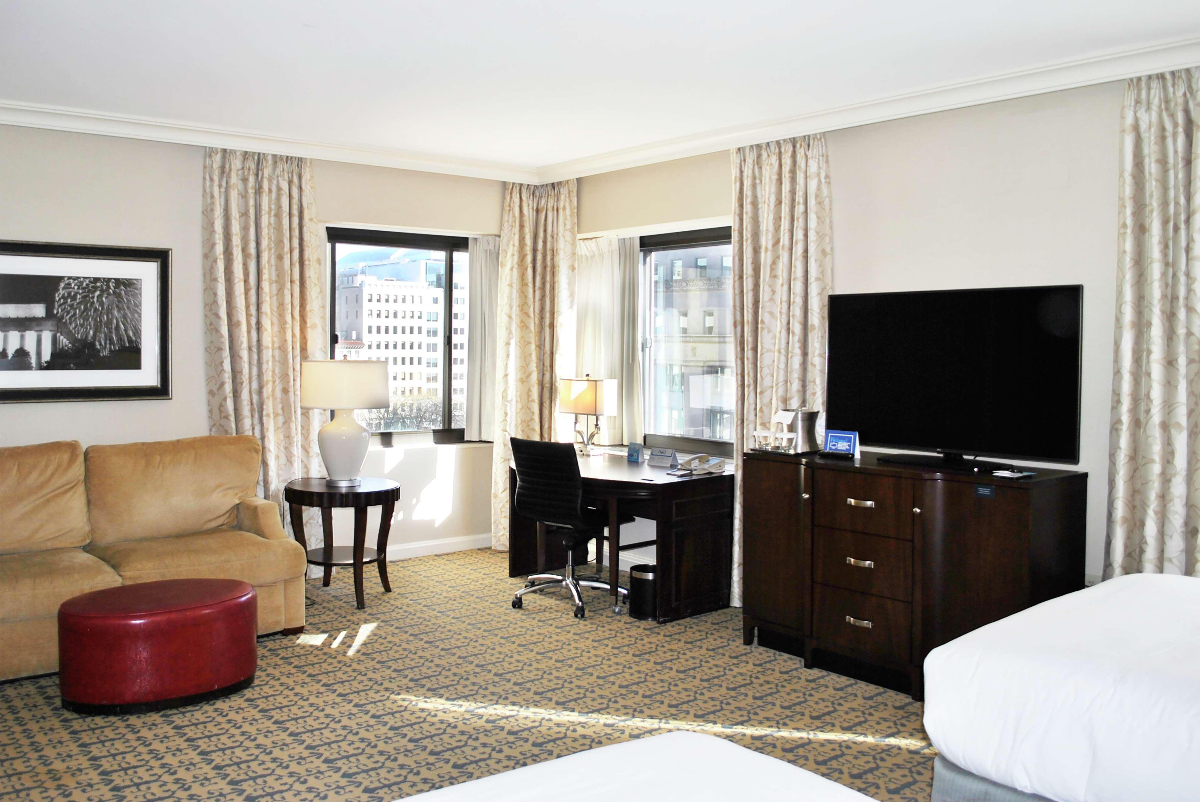 Capital Hilton Hotel Вашингтон Екстериор снимка